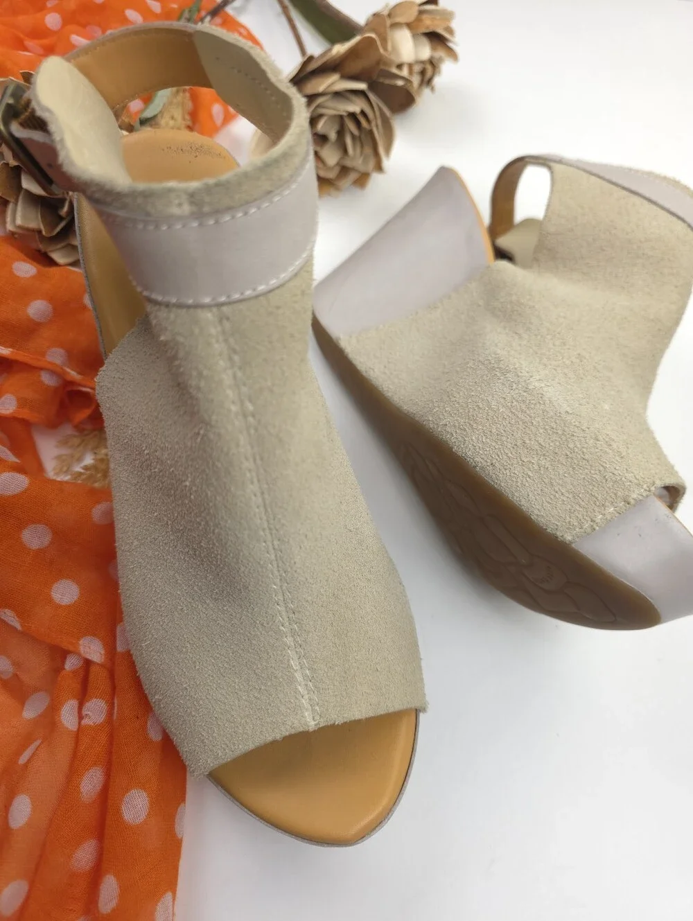 Kork Ease Beige Suede Peep-Toe Platform Wedge Sandals Sz 7